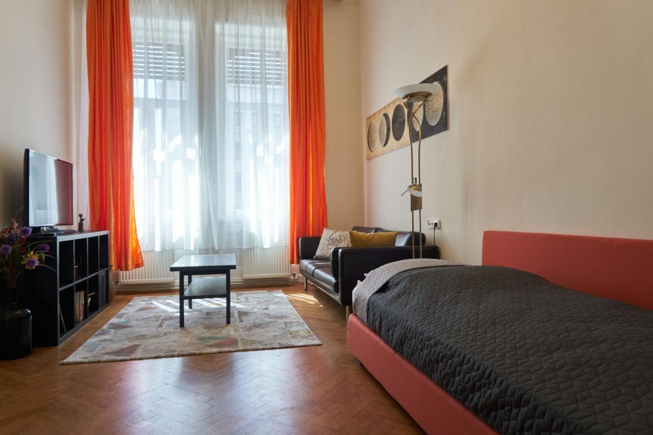 Ili Apartment Budapeste Exterior foto