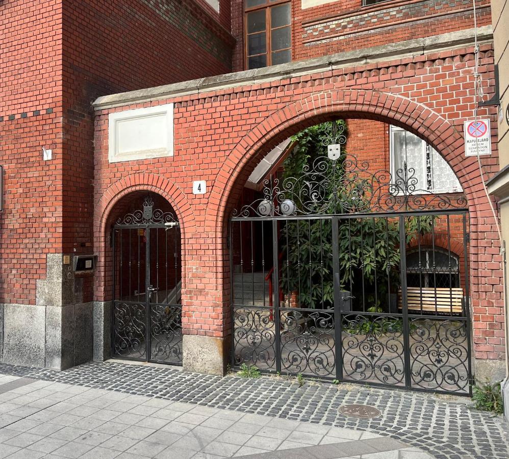 Ili Apartment Budapeste Exterior foto